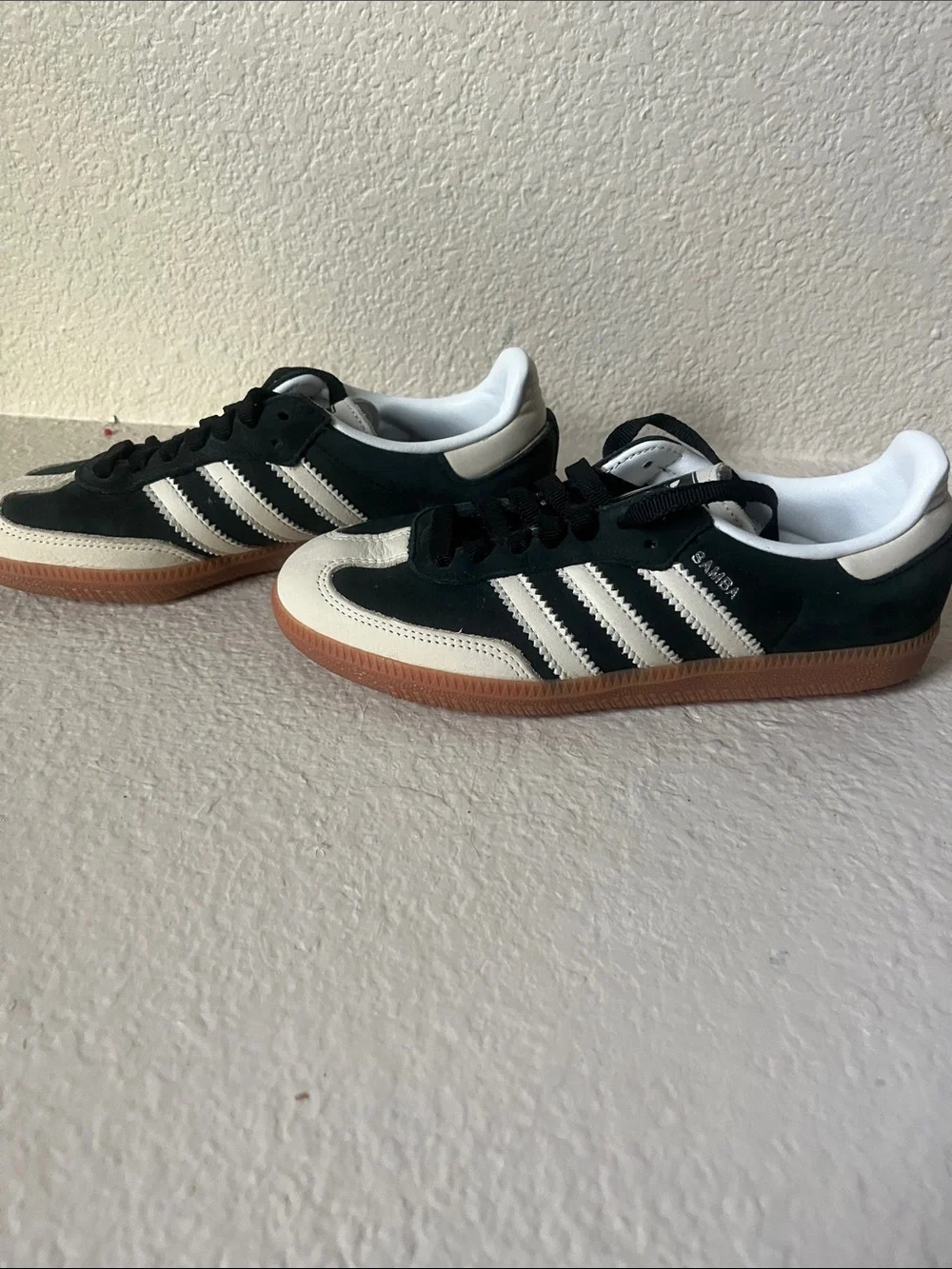 adidas Kids Suede & leather Sneakers in Black &White.never worn! No tag nor box. - Picture 2 of 5